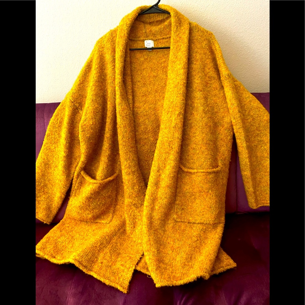 Mustard knitted sweater with pockets